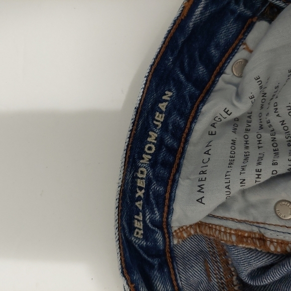 American Eagle High Rise Mom Jeans Size 6 High Rise Acid Wash Blue Medium Wash. - Picture 11 of 11